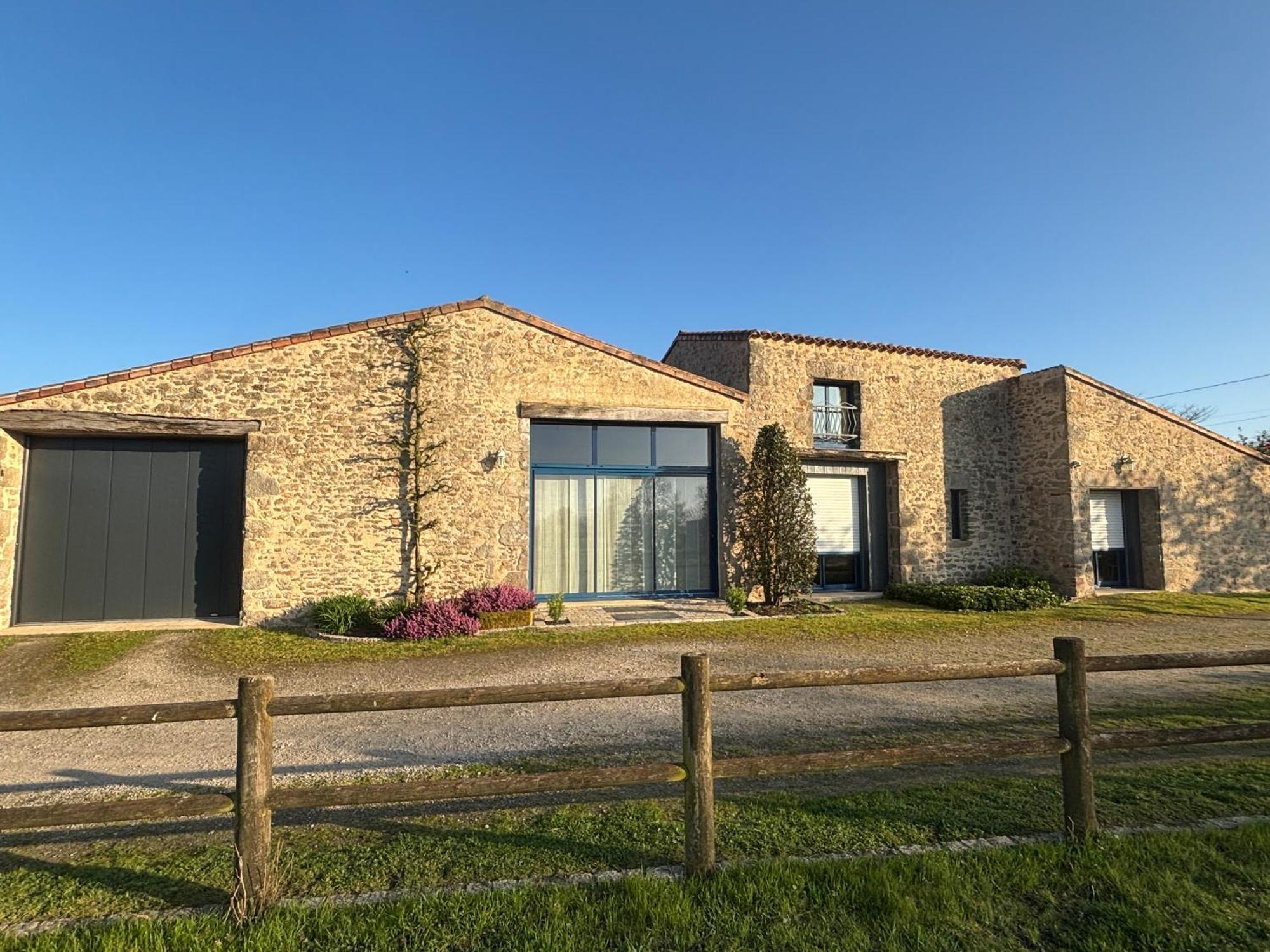 Chambres D'Hotes Les Laitieres Beaurepaire  Exterior photo